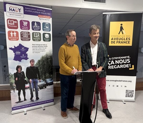 Photo des présidents respectifs de l'AVH et de la Fédération des Aveugles de France.